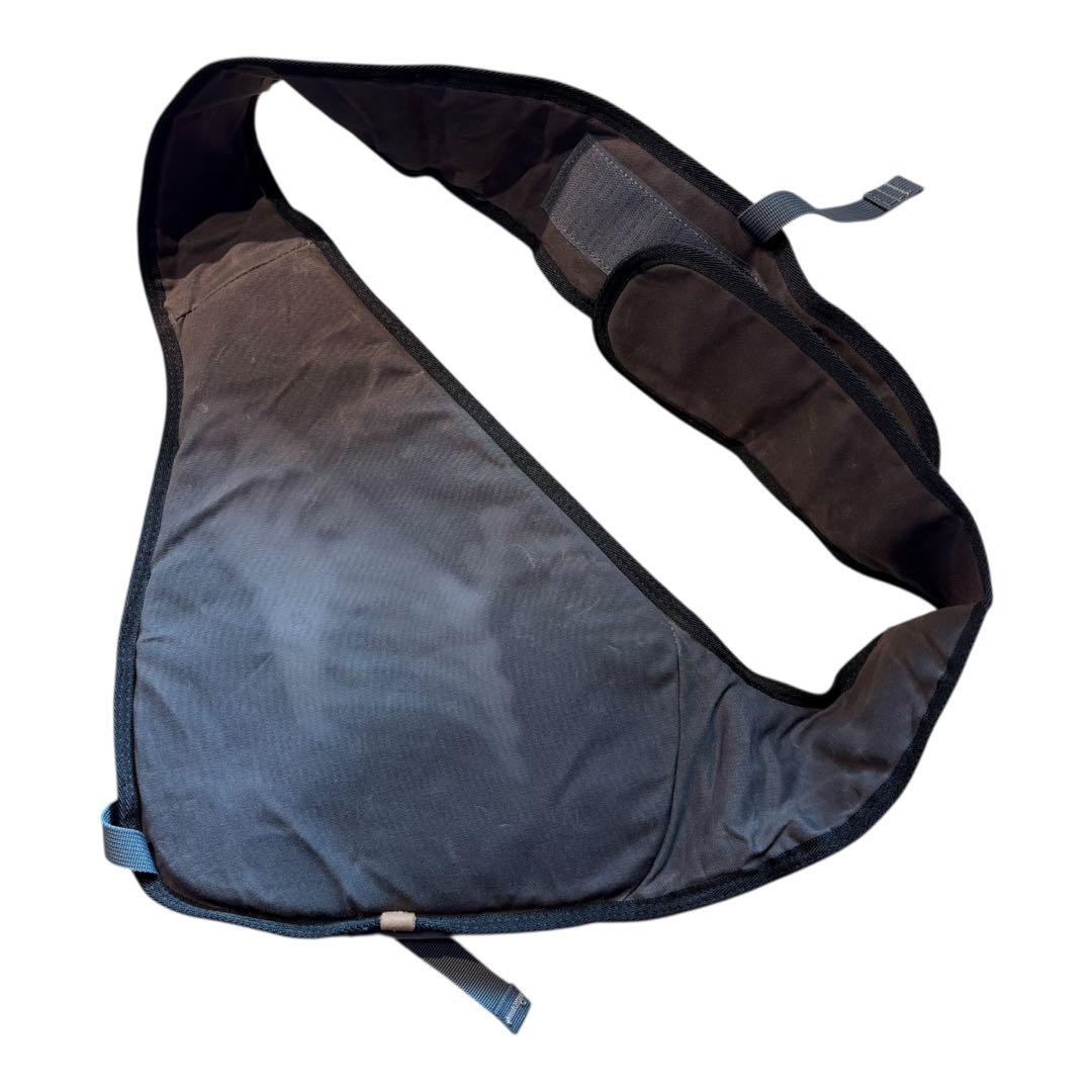 Acne Studios アクネストゥディオズ　スリングバッグ