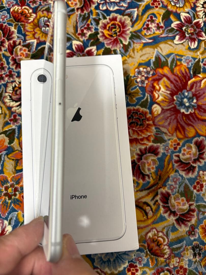 iPhone 8 Plus au版 256Gジャンク背面割れ 残債なし補修歴あり