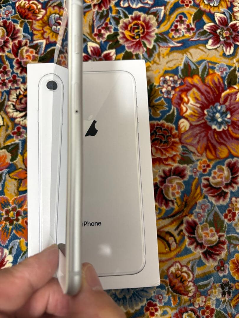 iPhone 8 Plus au版 256Gジャンク背面割れ 残債なし補修歴あり