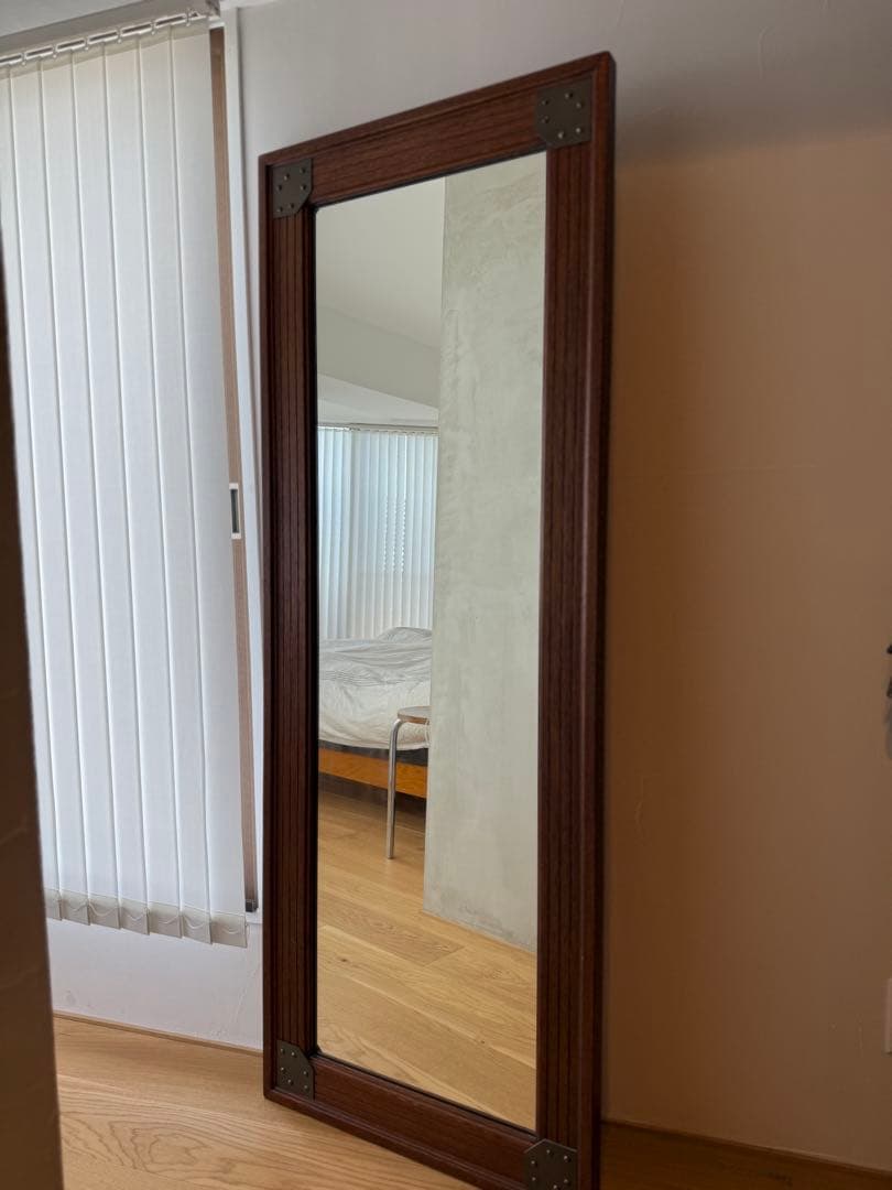 Heaven’s Door Furniture 製の全身ミラー