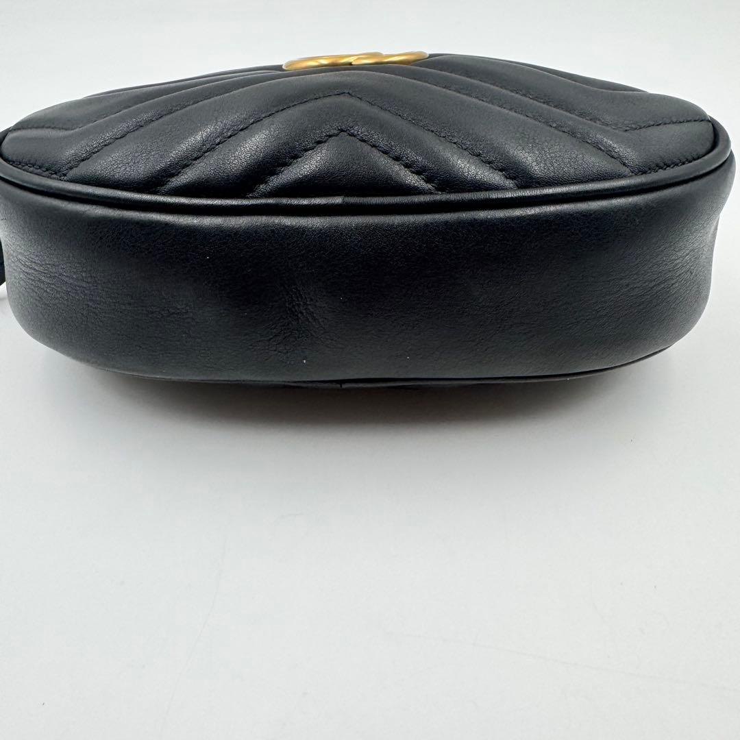 美品✨GUCCI マーモント　ボディバッグ　黒色　ハート　キルティング