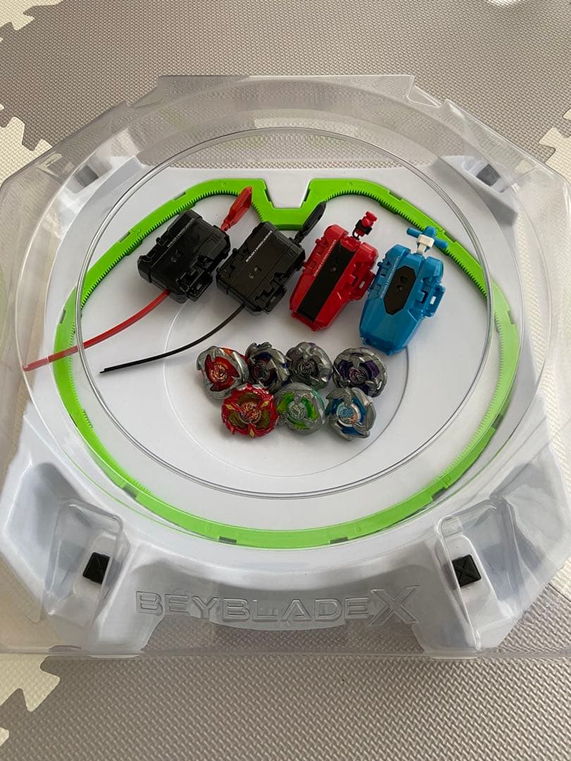 BEYBLADE X セット(スタジアム、ランチャー4個、ベイ7個)
