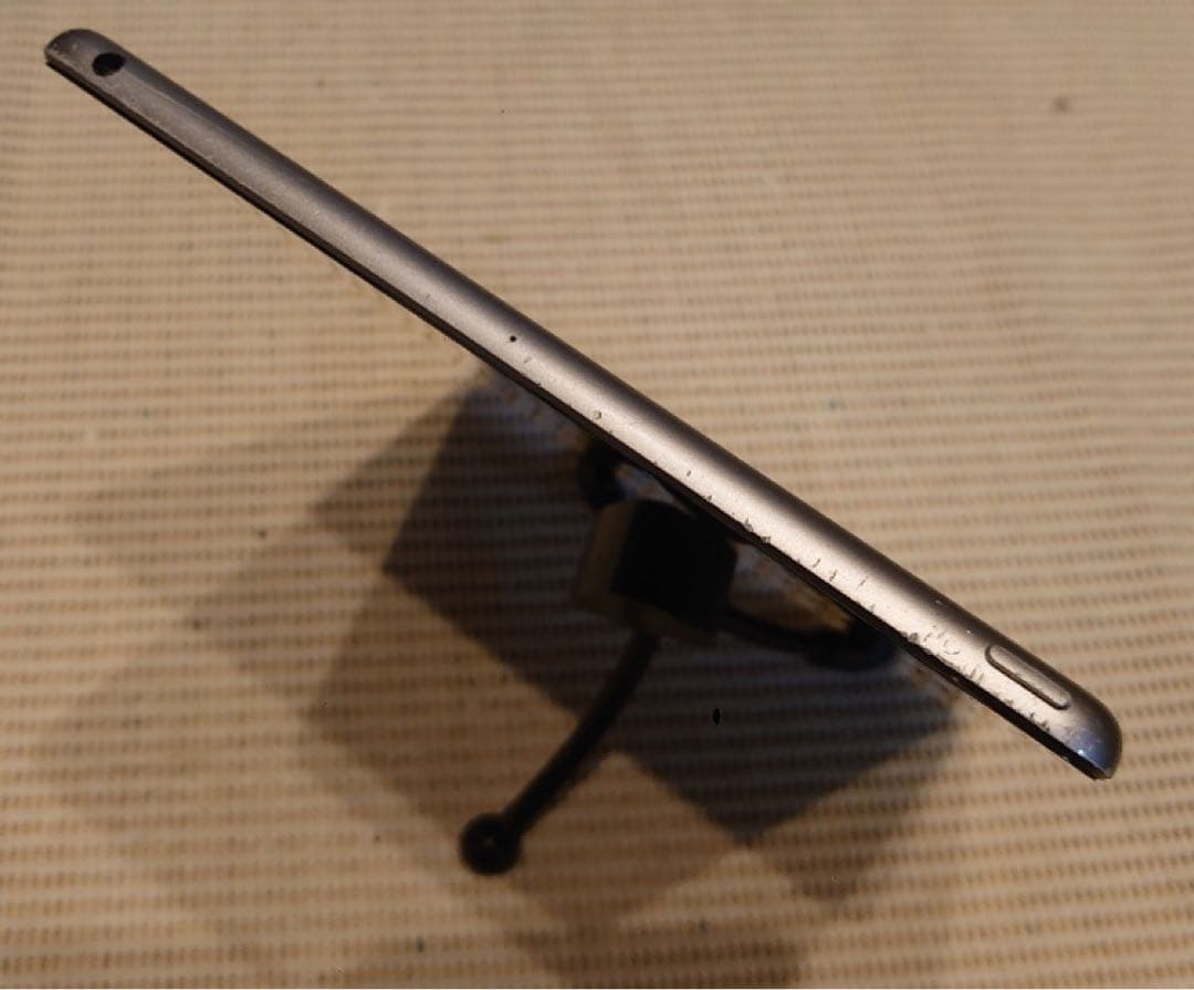 完動品iPad第6世代(A1893)本体128GBグレイ送料込TJF8M