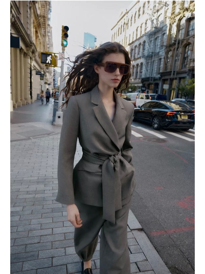 今季新作完売品♡ZARA肩パッド入りベルト付きブレザー