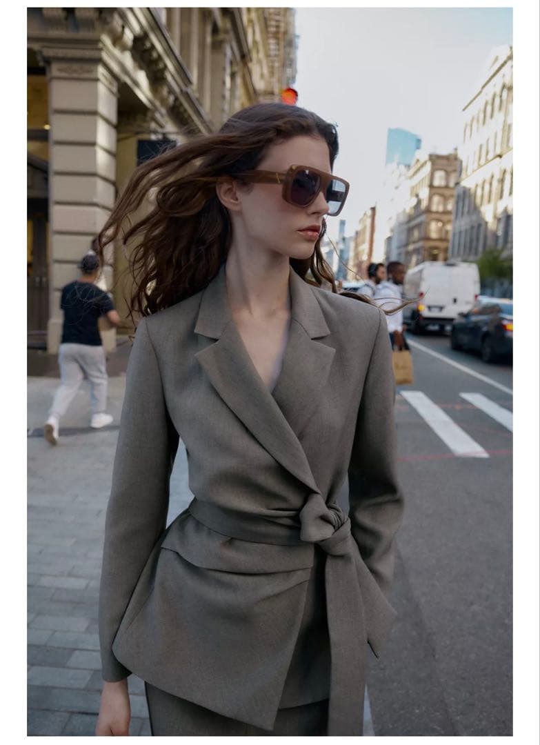 今季新作完売品♡ZARA肩パッド入りベルト付きブレザー