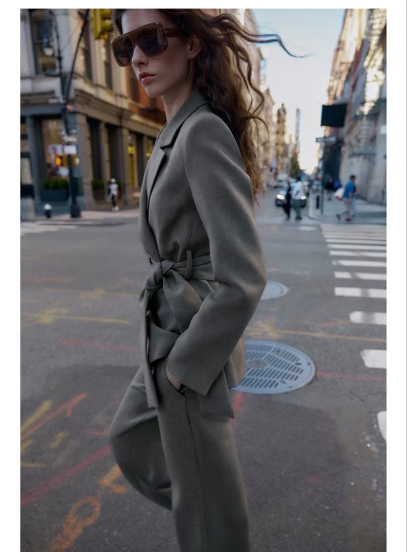 今季新作完売品♡ZARA肩パッド入りベルト付きブレザー