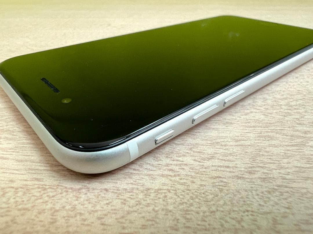 iPhone SE 第2世代 64G ホワイト ドコモ版 SIMロックあり 美品