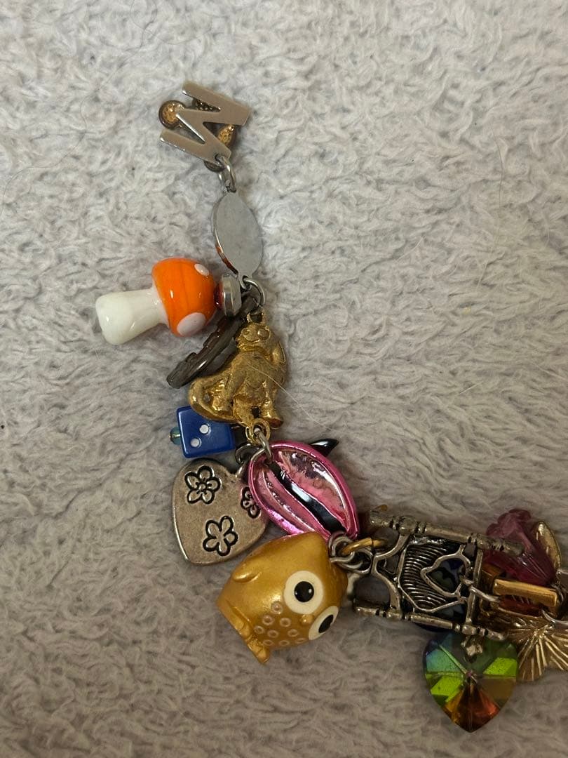 Marland Backus チャームブレスレット