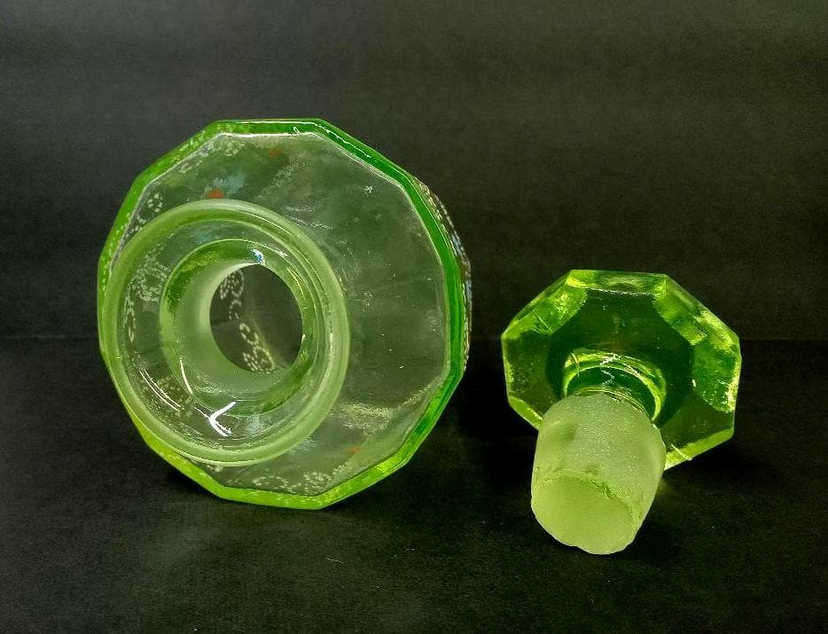 ★P0101★アンティーク　ウランガラス　エナメル花絵 　蓋付き瓶