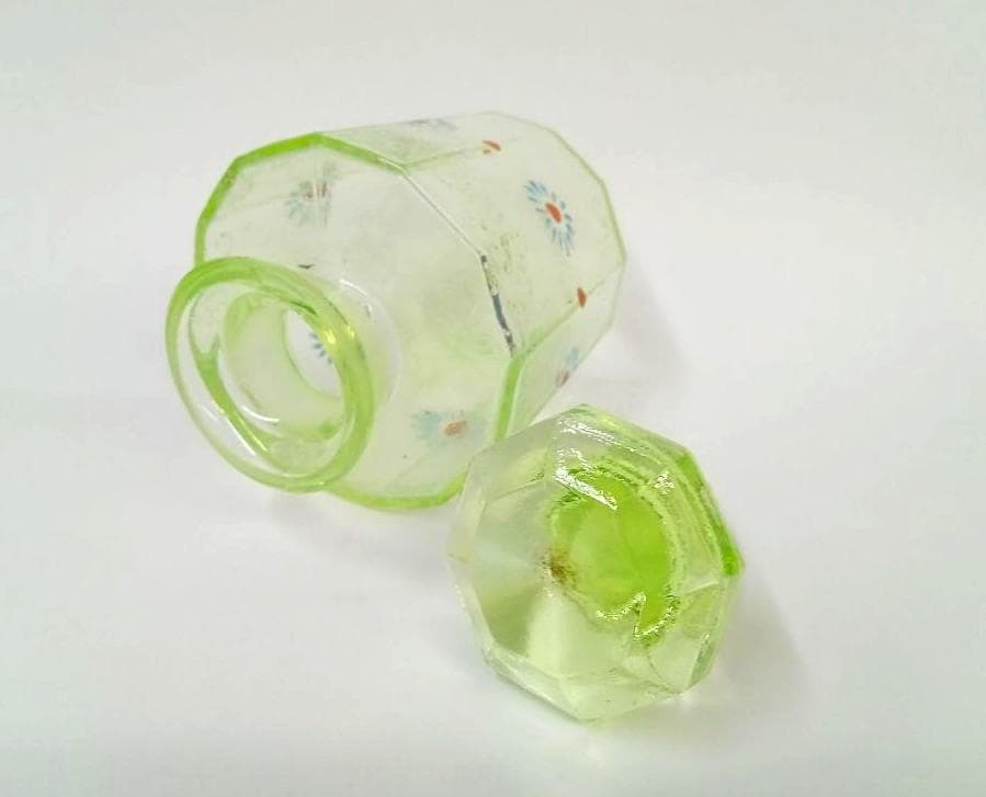 ★P0101★アンティーク　ウランガラス　エナメル花絵 　蓋付き瓶