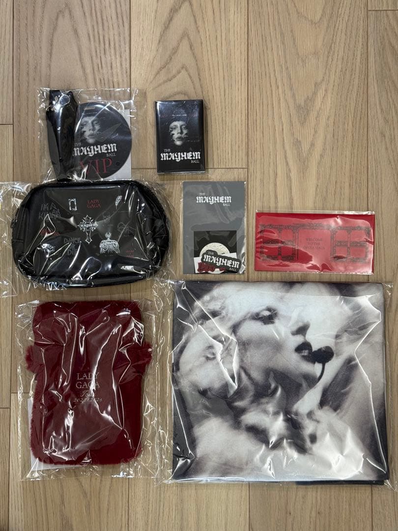 ☆LADY GAGA MAYHEM BALL VIPGOLDグッズ フルセット☆