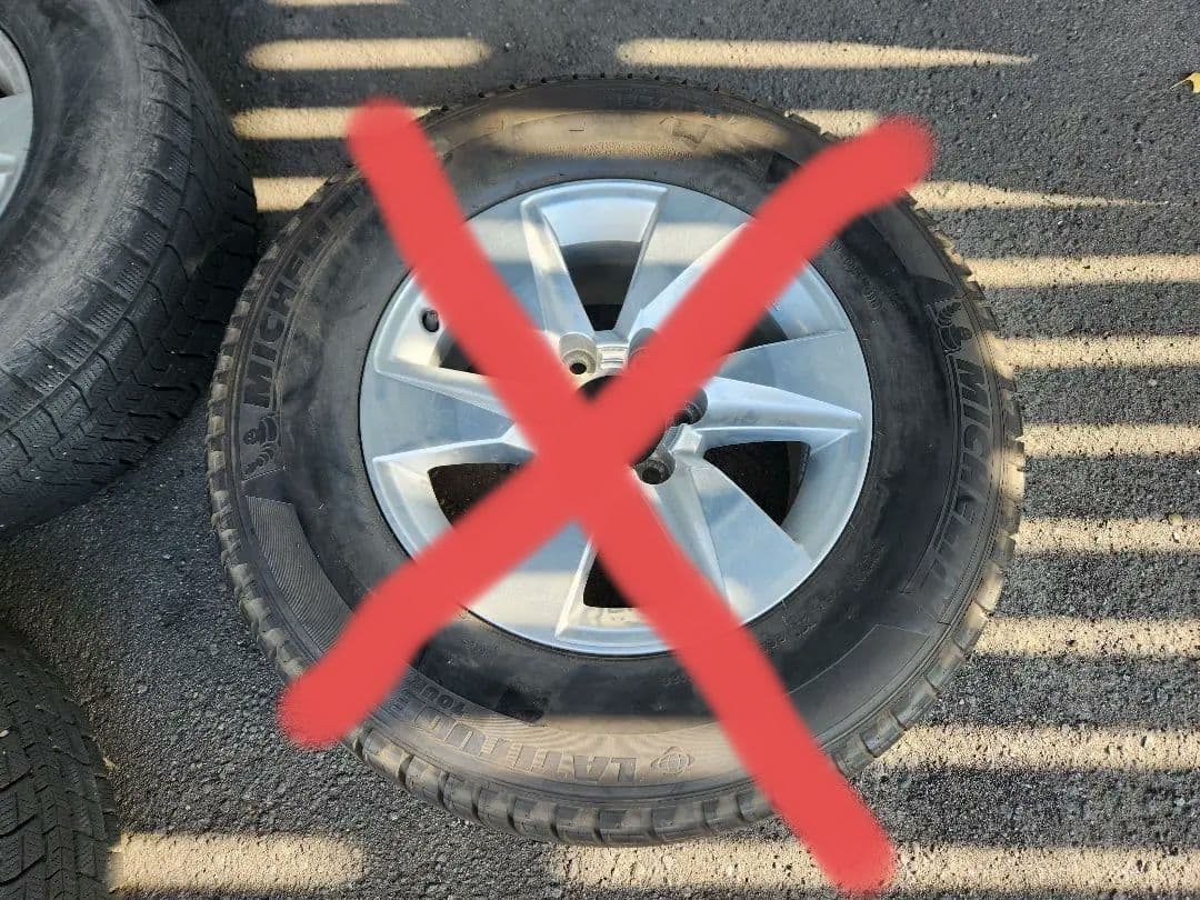 プラド後期150純正ホイール5本ダンロップスタッドレスタイヤ4本スペアタイヤ付