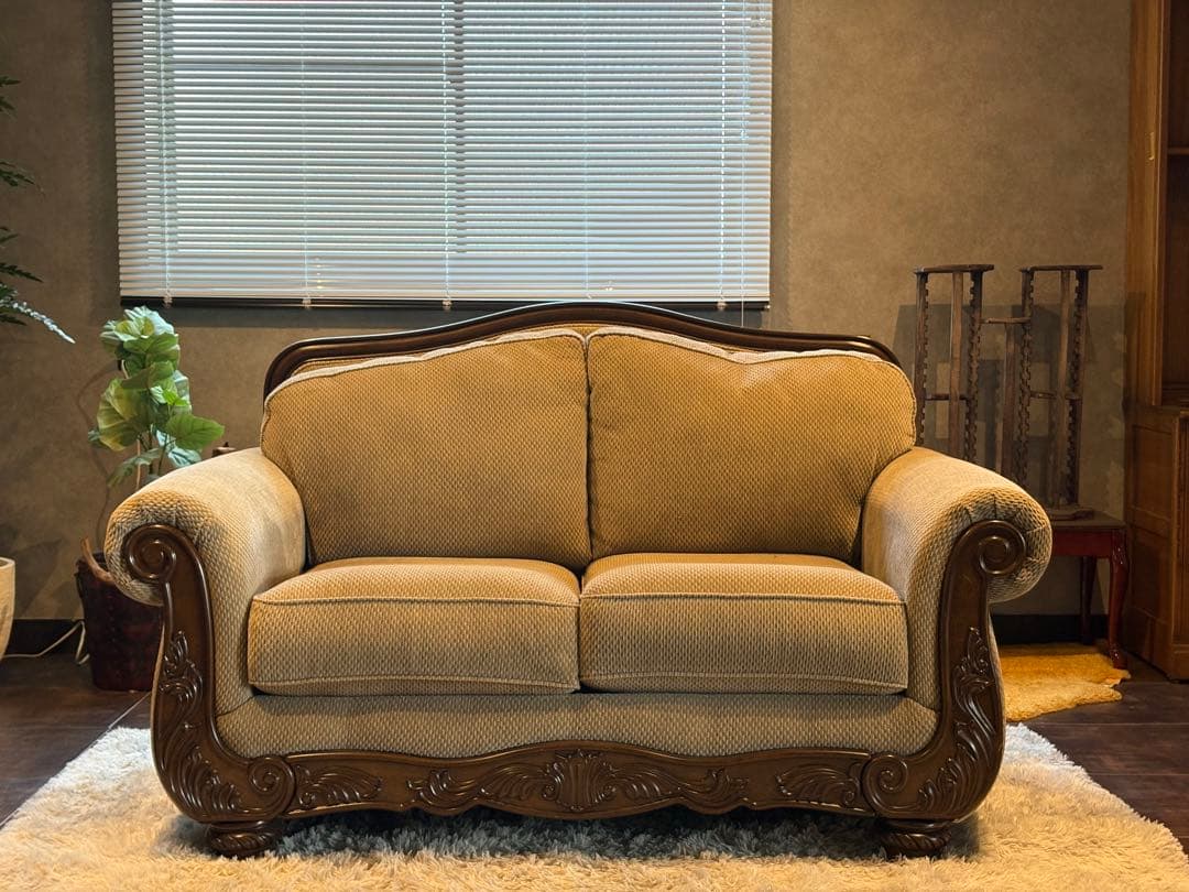 Ashley アシュレイ　二人掛け　ソファ　アームソファ　ヨーロピアン　IZZ