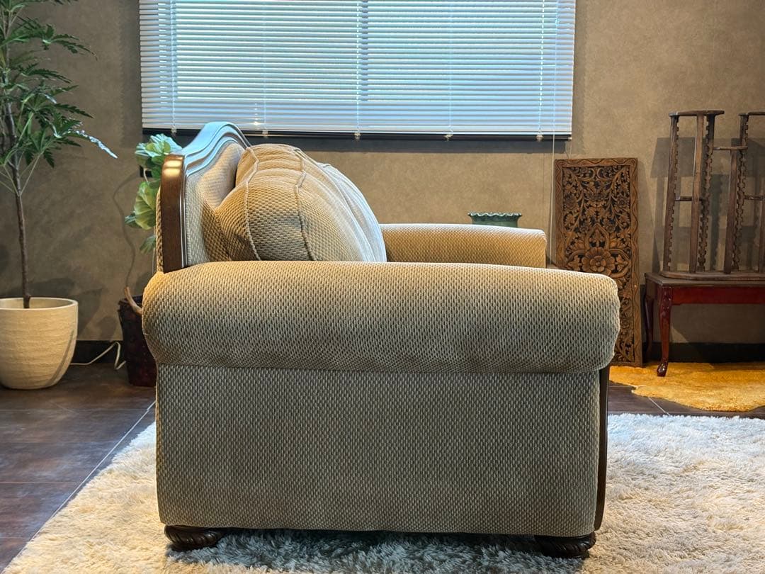 Ashley アシュレイ　二人掛け　ソファ　アームソファ　ヨーロピアン　IZZ