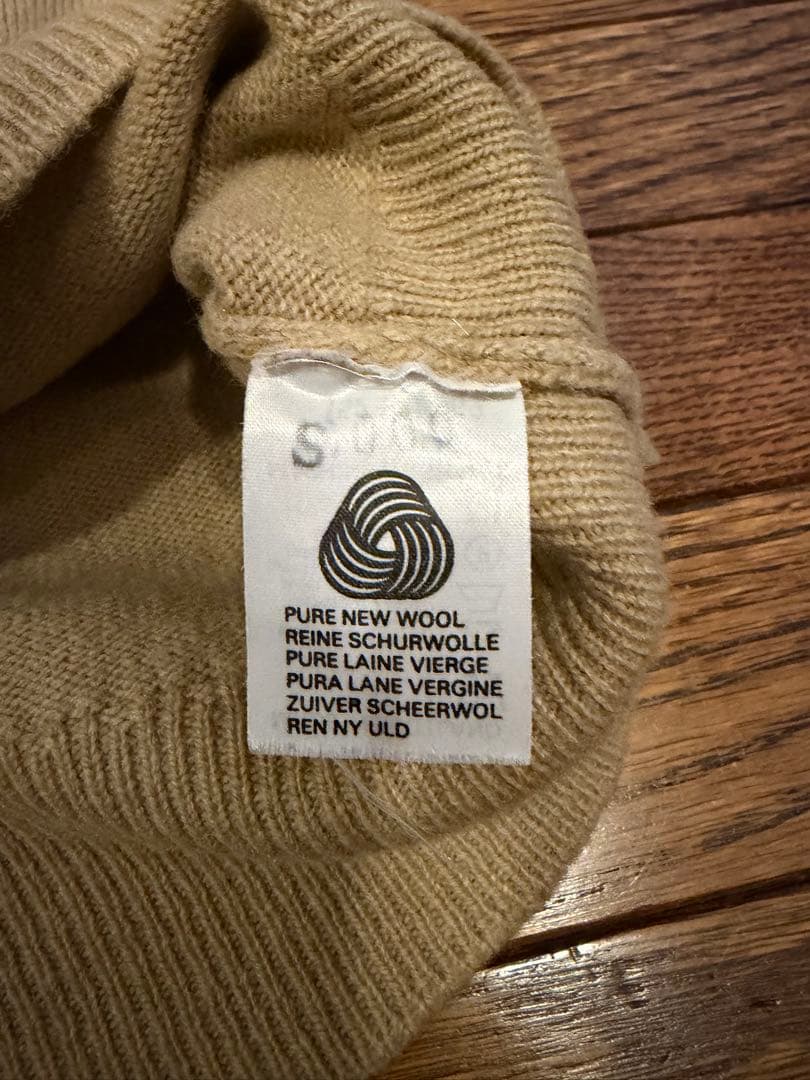 バーバリー　ラムウールセーター 赤ロゴ刺繍