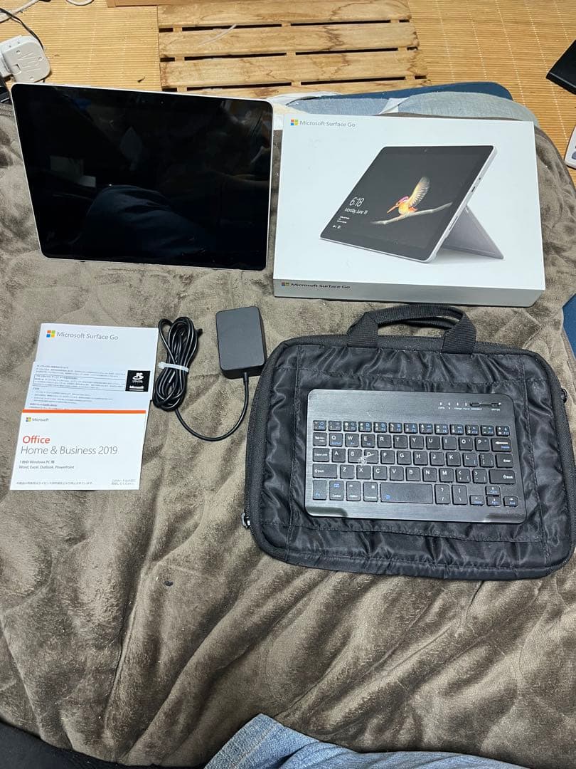 Surface Go LTE Advanced　KAZ-00032