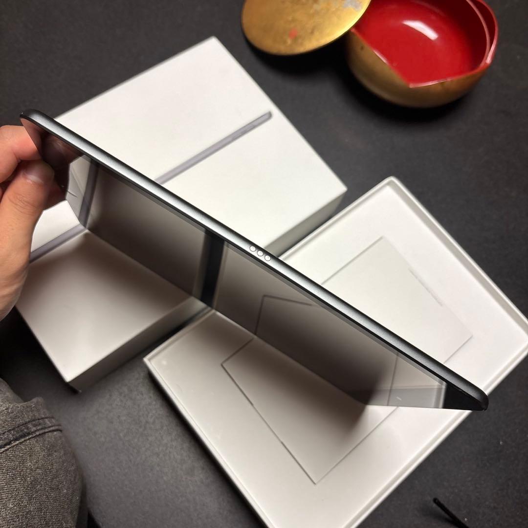 iPad 本体 スペースグレー9世代64GBセルラーモデル