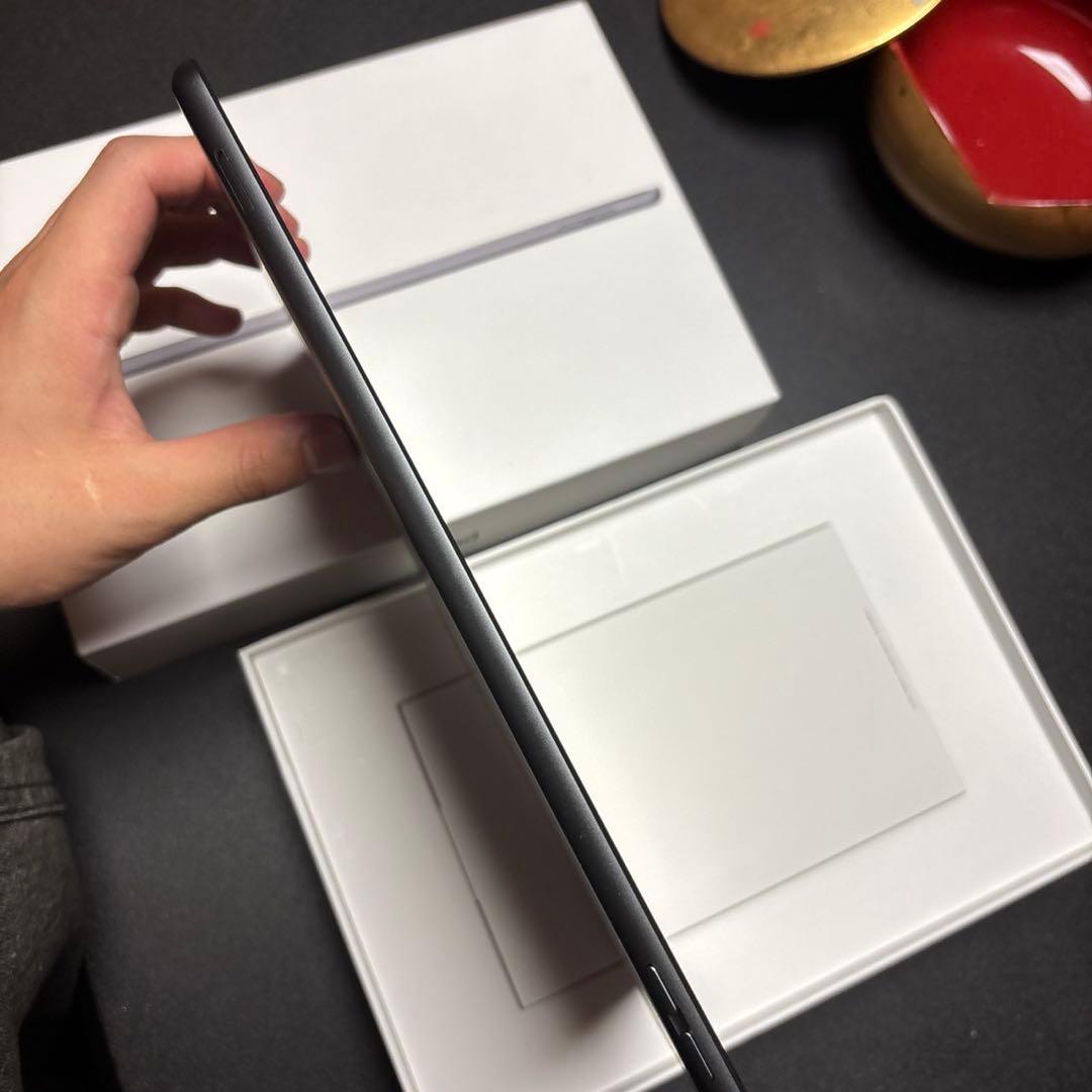 iPad 本体 スペースグレー9世代64GBセルラーモデル