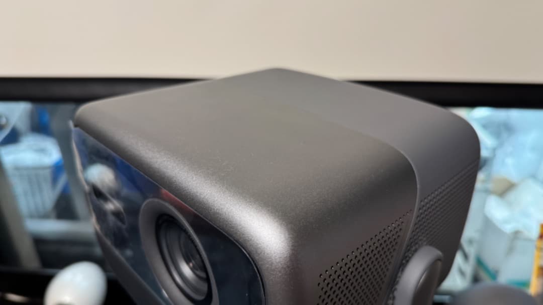 JMGO N1S Ultra 4K. 専用スタンド付き