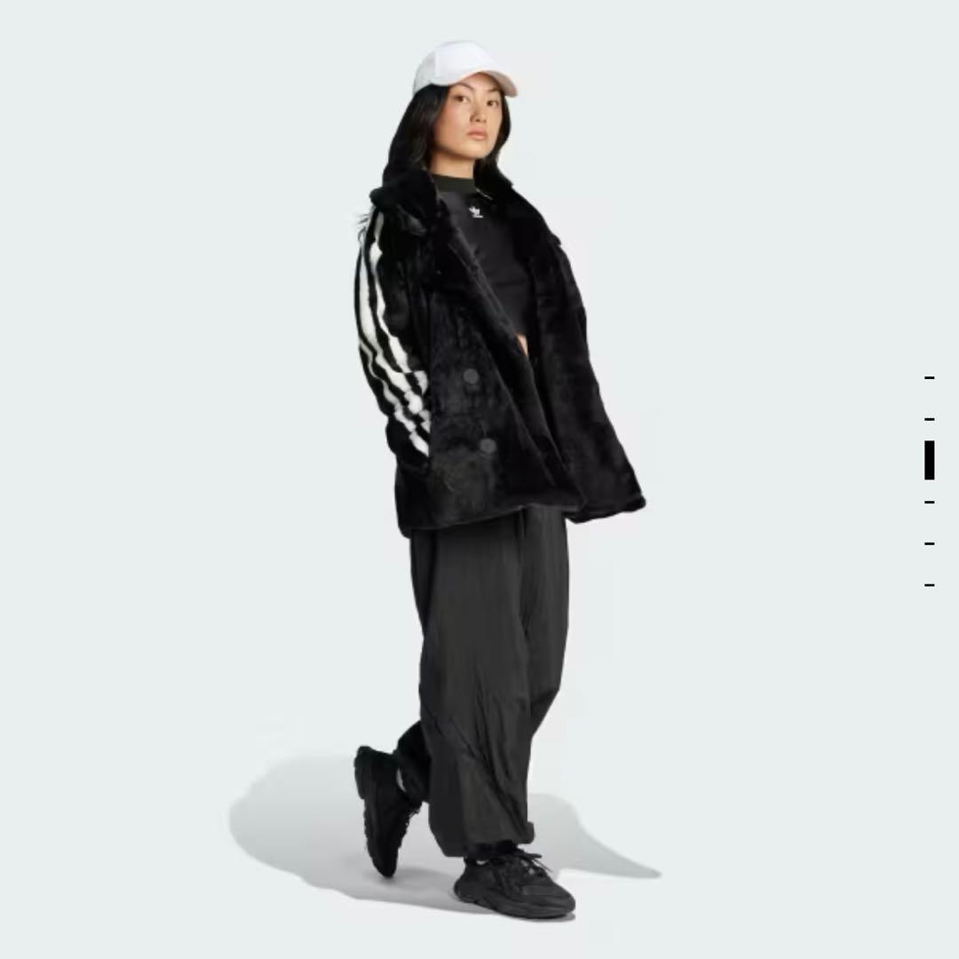 「みっきーマジック」 adidas フェイクファーコート