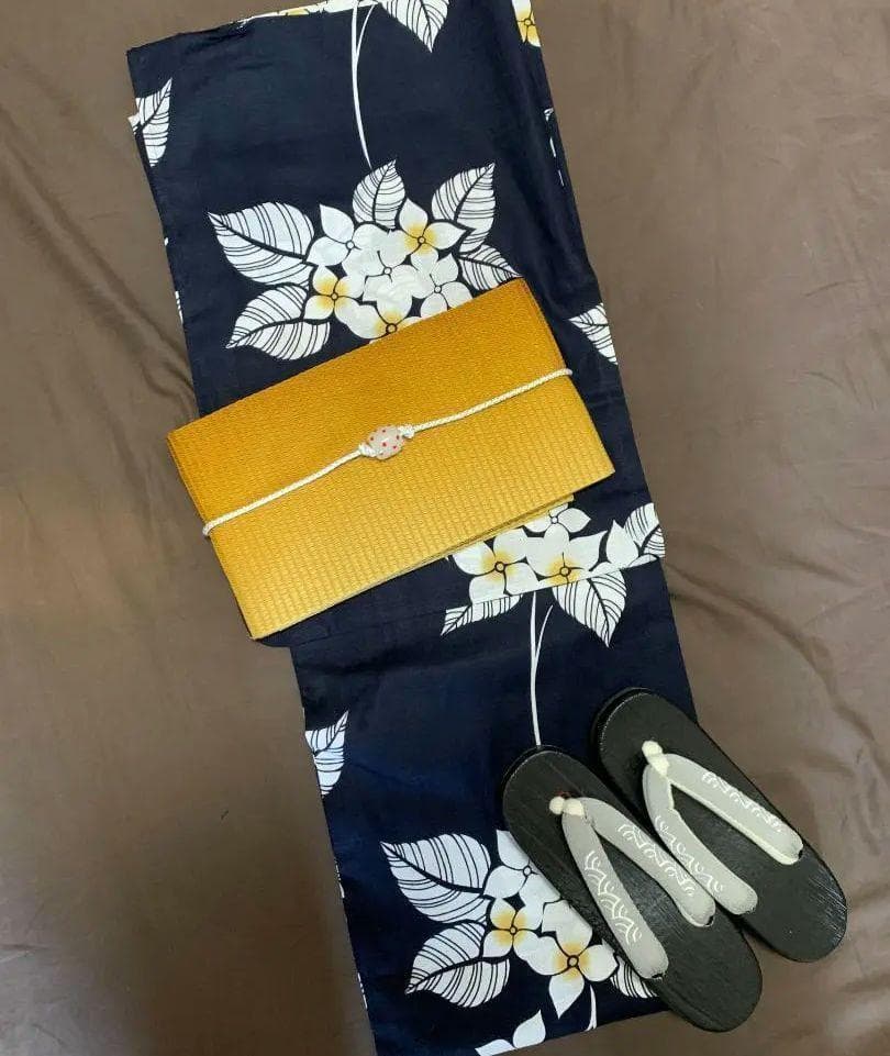 画像の黄色帯付き◆大人ゆかた◆品ある紫陽花（あじさい）紺浴衣◆