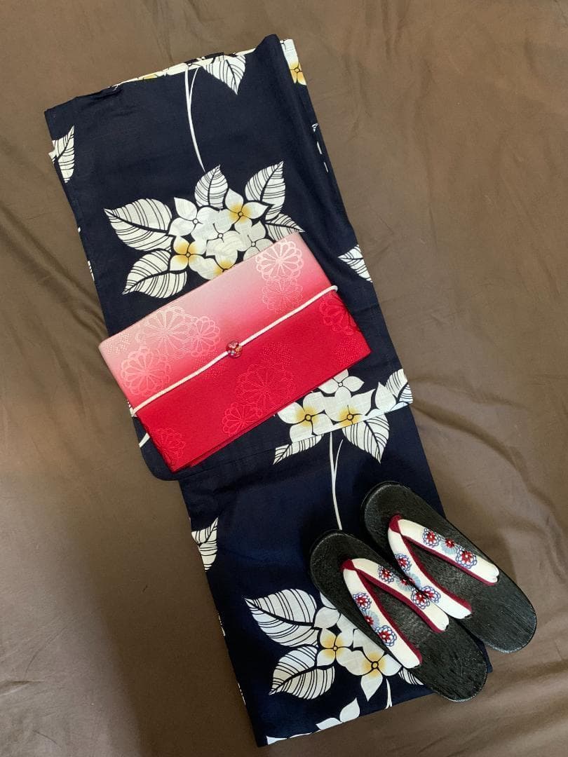 画像の黄色帯付き◆大人ゆかた◆品ある紫陽花（あじさい）紺浴衣◆