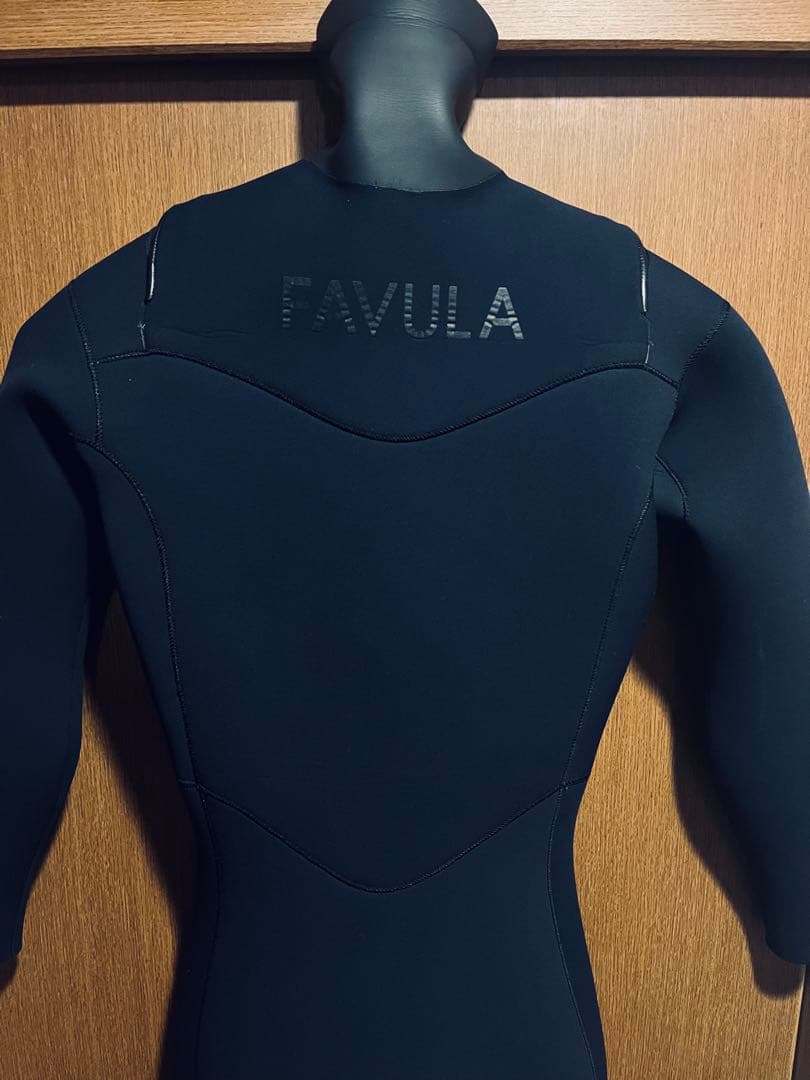 ほぼ新品　FAVULA ウェットスーツ　3／5ミリ　年末年始限定価格