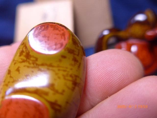 大変珍しい犬筥の犬香合です。すばらしい作品です