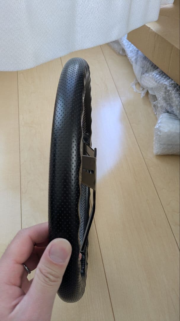 Nardi ステアリング　パンチングレザー　内側白ステッチ　３４パイ？　本物