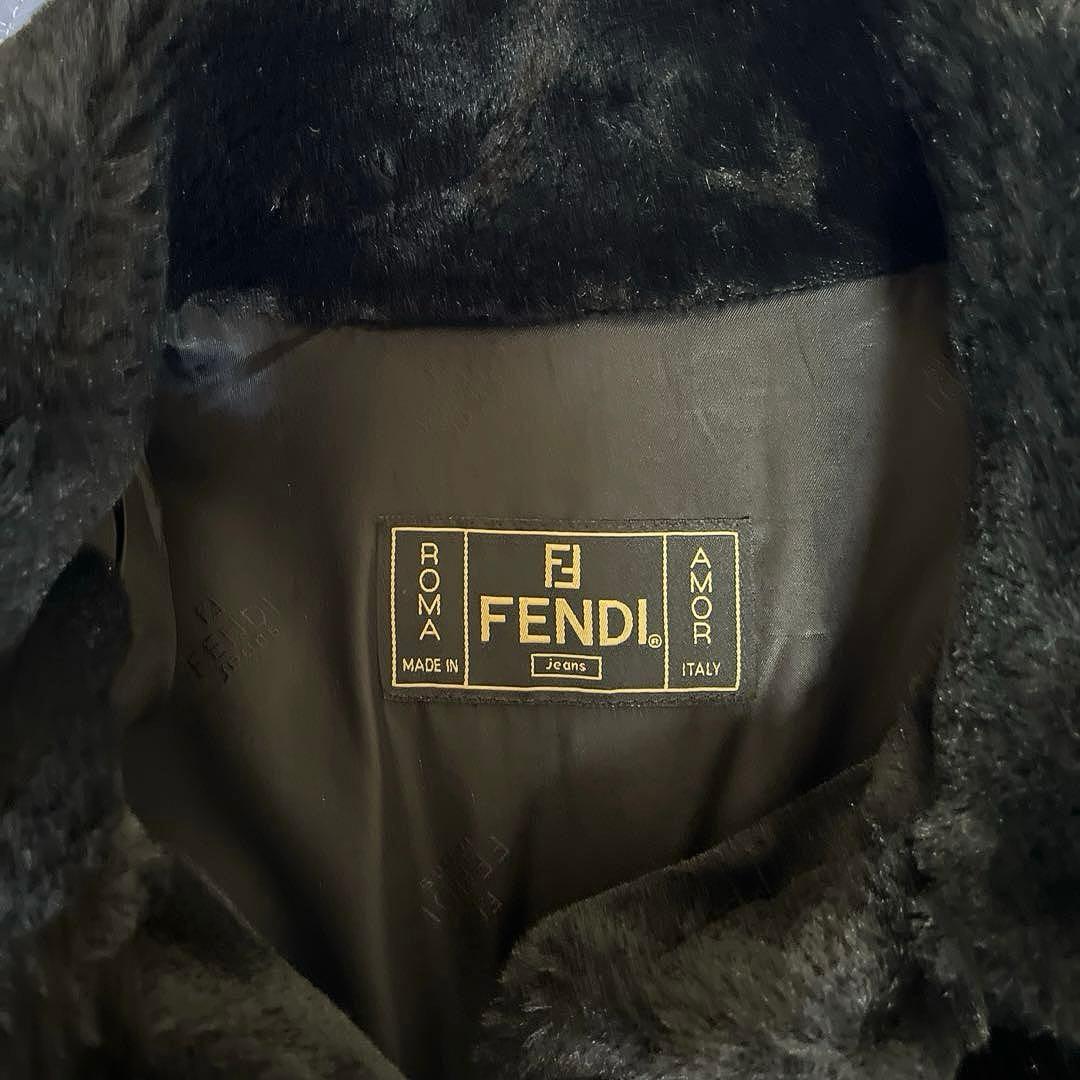 週末セール‼️ FENDI フェンディ ロゴラインデザイン エコファーコート