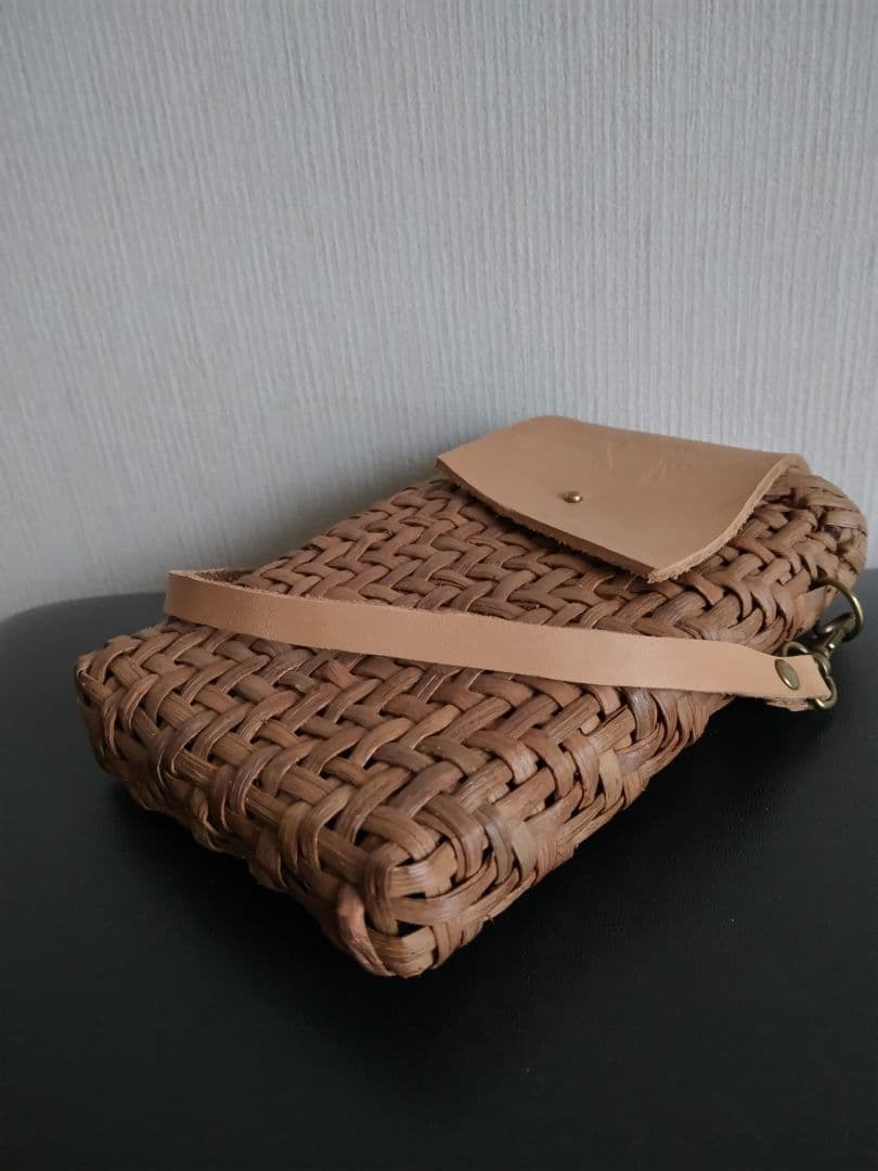 山葡萄のポシェット。スマホ入れ