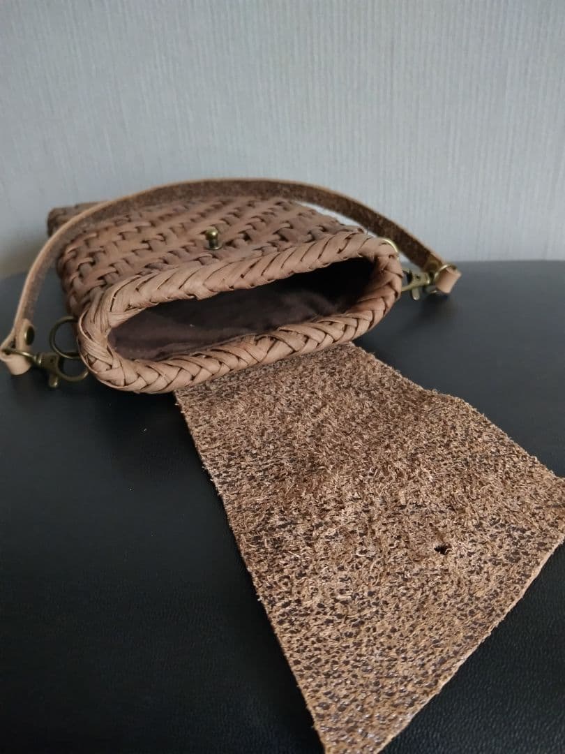 山葡萄のポシェット。スマホ入れ