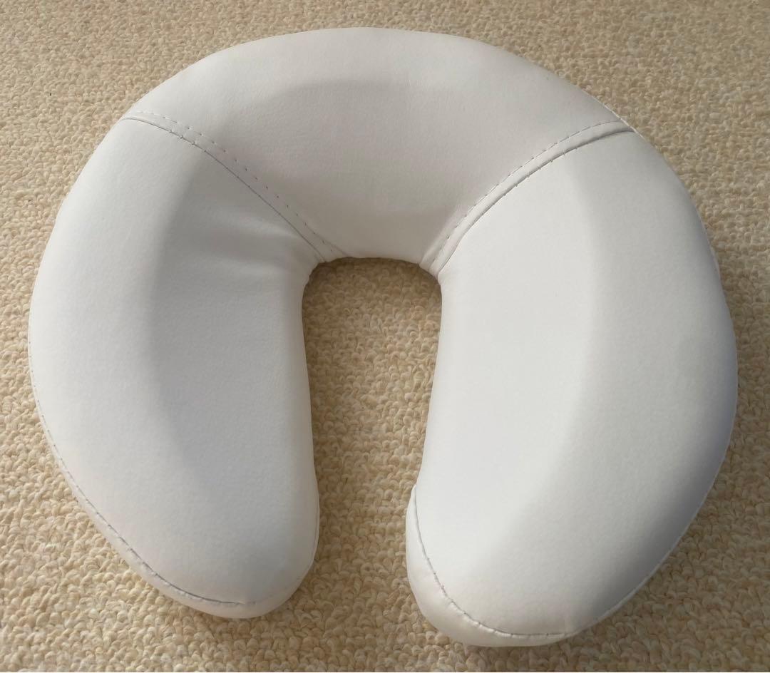 折りたたみ式　マッサージベッド、胸当て、フェイスマットのセット