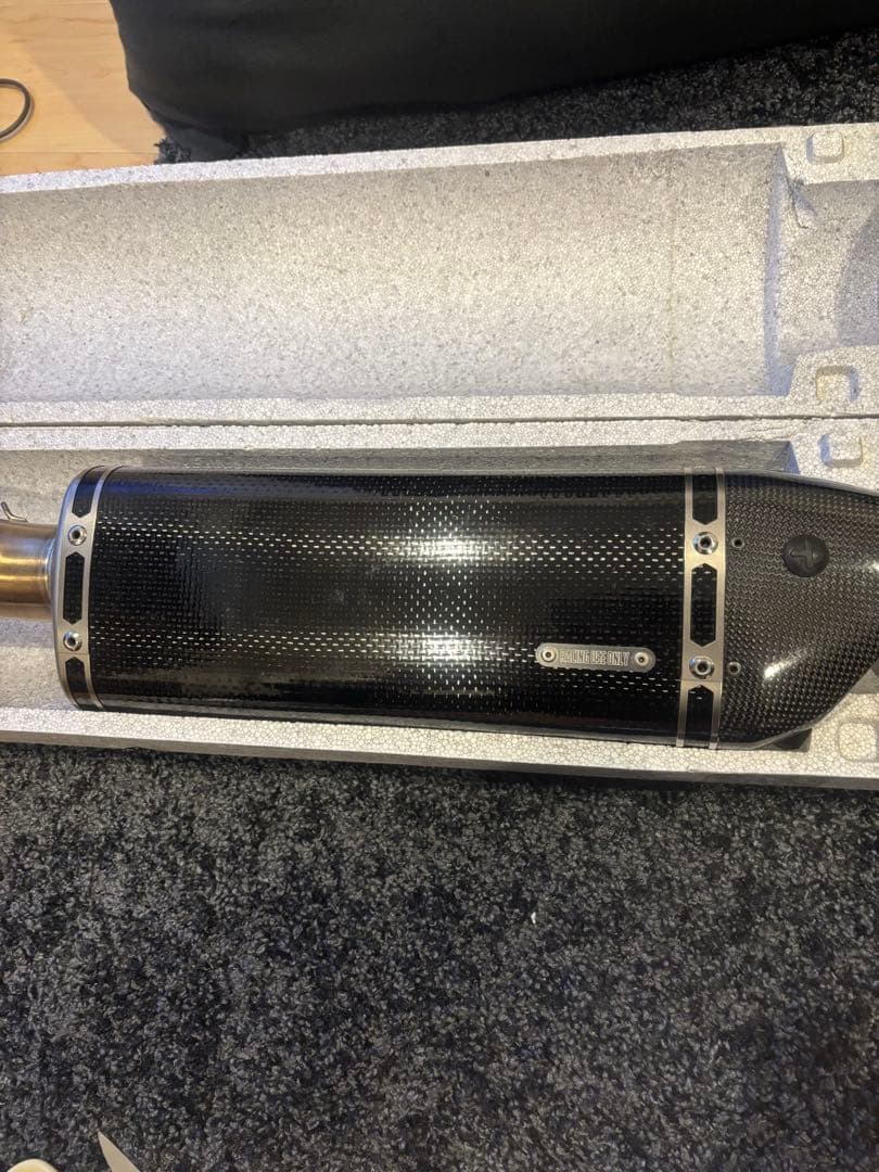 Akrapovic スリップオンマフラー カーボンファイバー