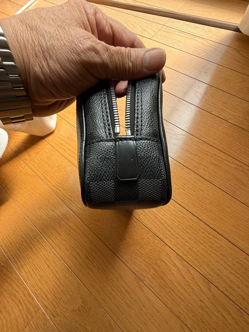 Louis Vuitton 黒 レザー クラッチバッグ