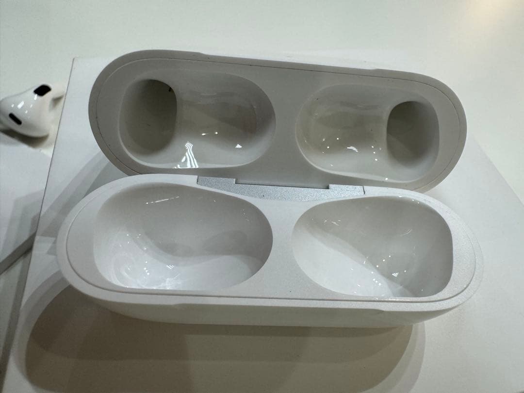 【ほぼ新品】 AirPods Pro 第2世代 エアポッツ MTJV3J/A