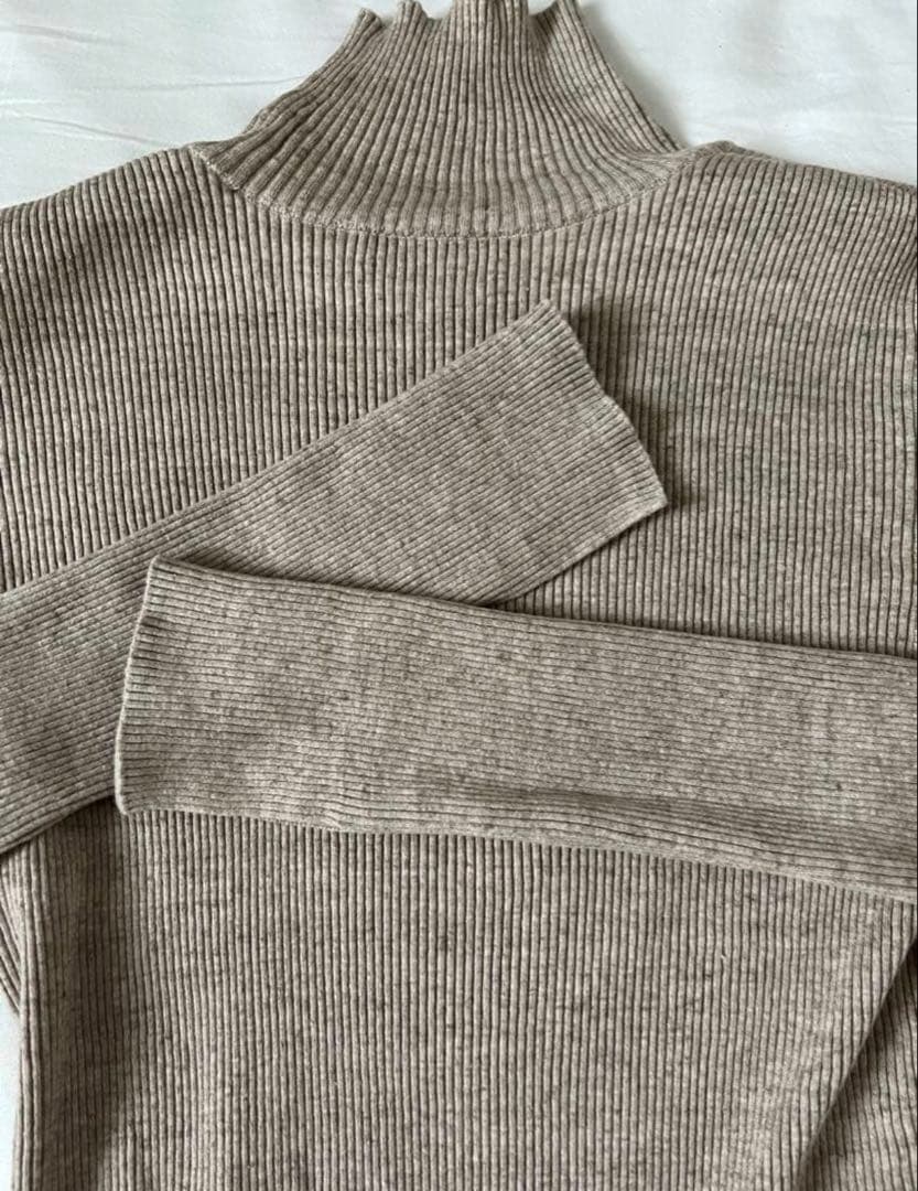 美品　オーラリー　ギザ　タートルネック