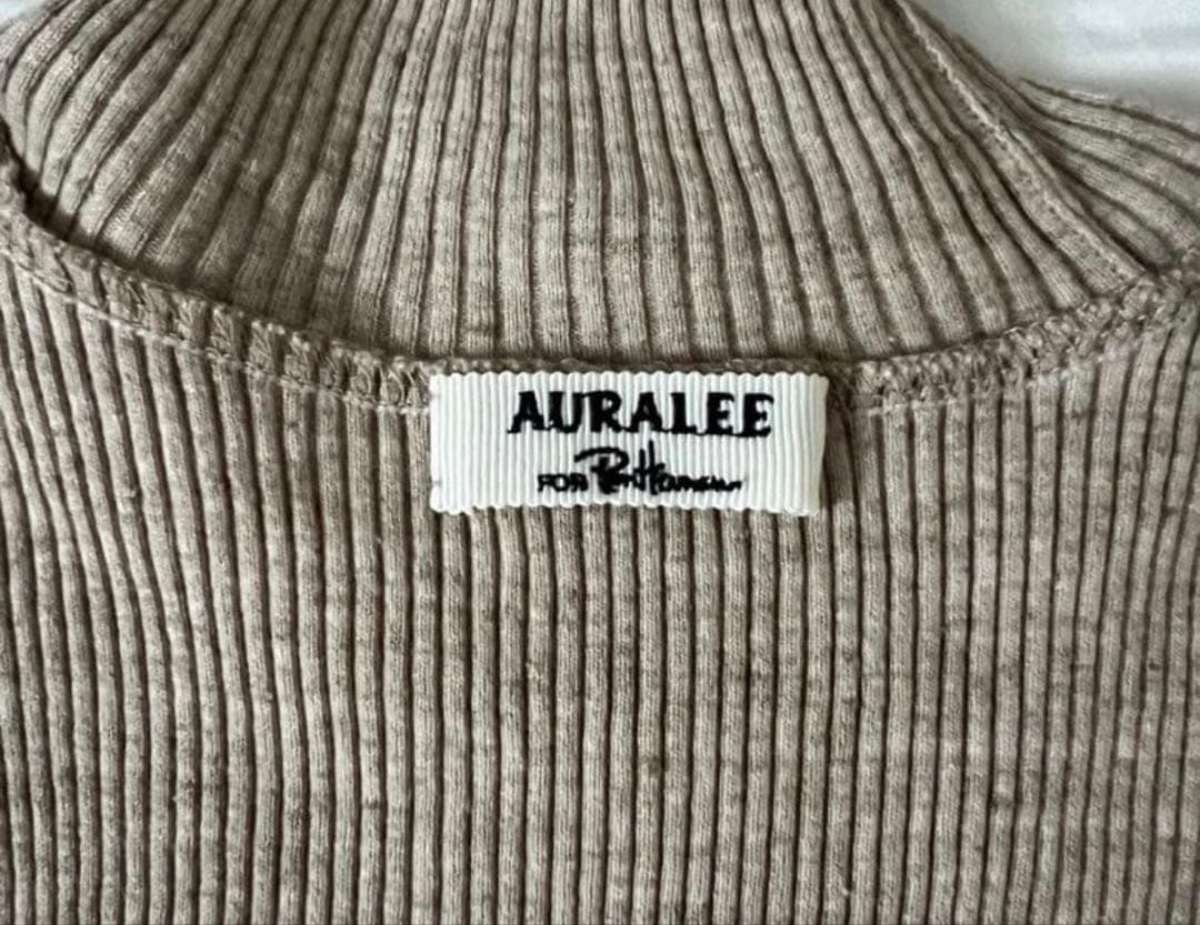 美品　オーラリー　ギザ　タートルネック