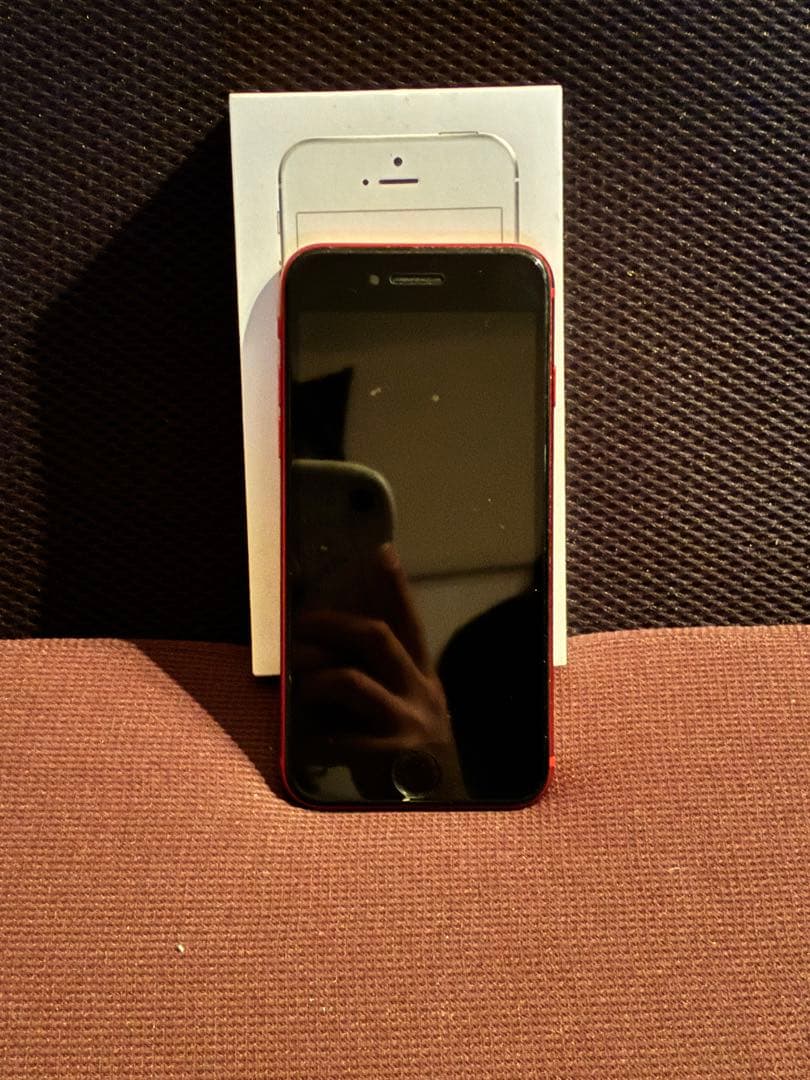 Apple iPhone SE第二世代 PRODUCT(RED) 本体
