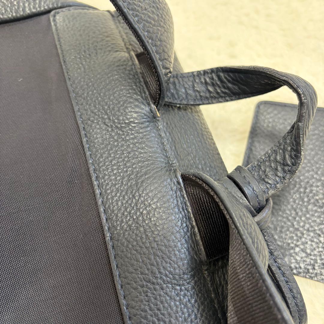 ペッレモルビダ メイデンボヤージュ フラップバックパック リュック レザー 紺色