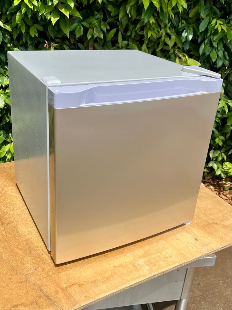 アイリスオーヤマ コンパクト冷凍庫 31リットル　2024年