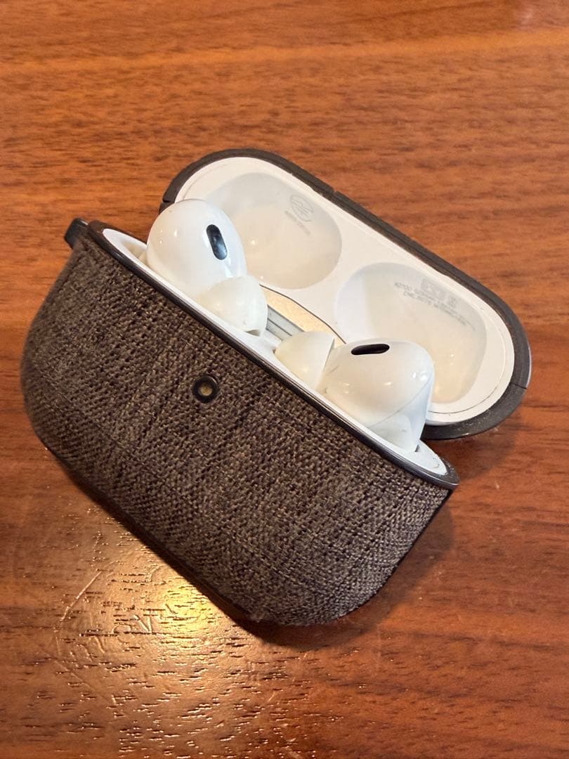 AirPods Pro 2 本体(Lightning版)ケース付き