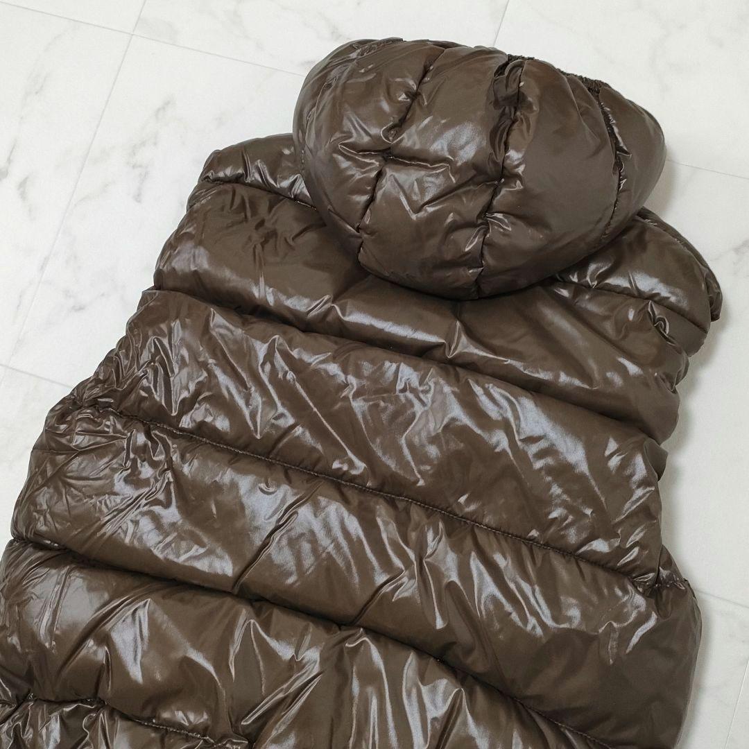 【新品タグ付き】デュベティカ　ダウンベスト　MAGNETE　光沢　ブラウン　46