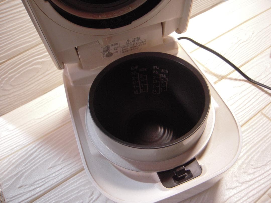 東芝　炊飯器　2021年製　RC-4ZPJ 本羽釜　2.5合炊き