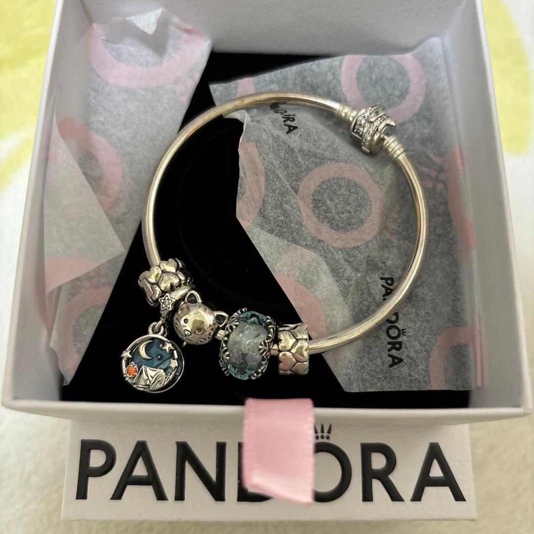 PANDORA シルバーブレスレット チャーム付き