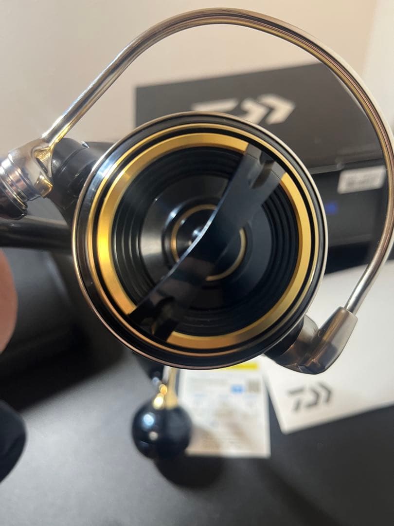 メルカリ最安値　新品　25ソルティガ8000p