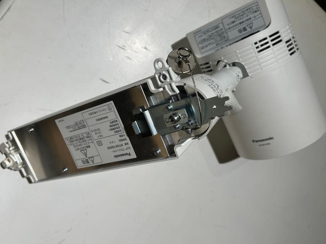 Panasonic NTN91000W プロジェクター②