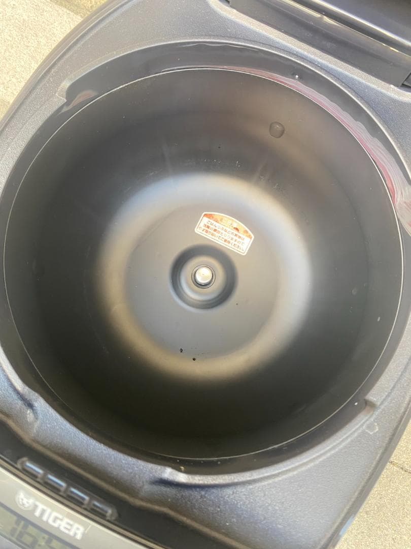 「A638」タイガー IH炊飯ジャー JPW-10E3 23年製 5.5合炊き