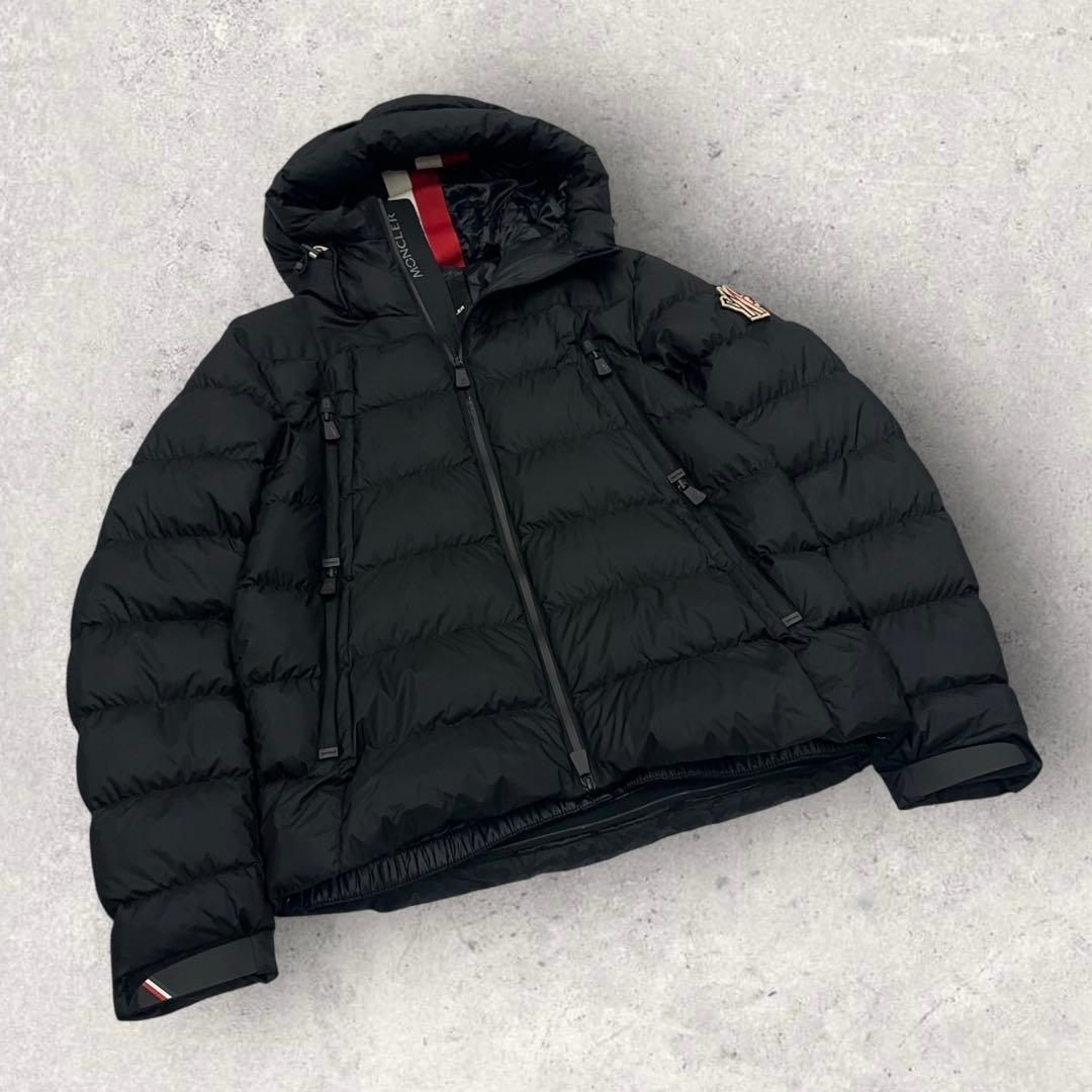 .1695【美品・QR鑑定済み】モンクレール　希少5サイズ ダウンジャケット　黒