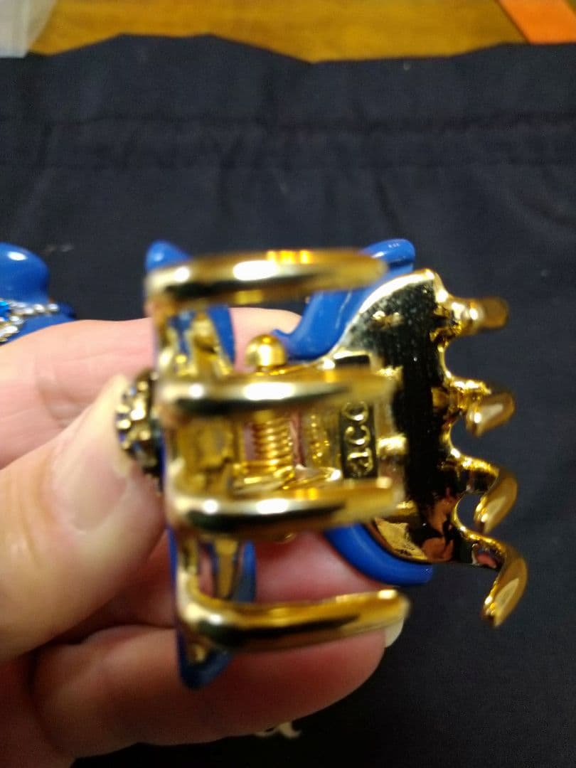 acca ビジュー付き青ヘアクリップ2個セット